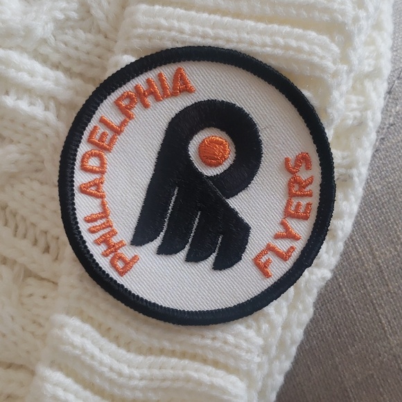 Vintage Philadelphia Flyers Patch Cable Knit Pom Pom Hat - Picture 2 of 4